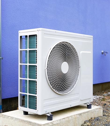 Equipo de aerotermia instalado por Sinergies Mallorca para soluciones de climatización eficiente